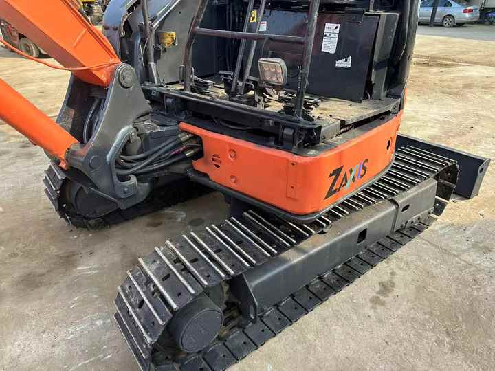 Original Japan Hitachi ZX30 Excavator Hitachi Excavator in Low Price for Hot Sale - Lintekskavaator: pilt 5 Original Japan Hitachi ZX30 Excavator Hitachi Excavator in Low Price for Hot Sale - Lintekskavaator: pilt 5