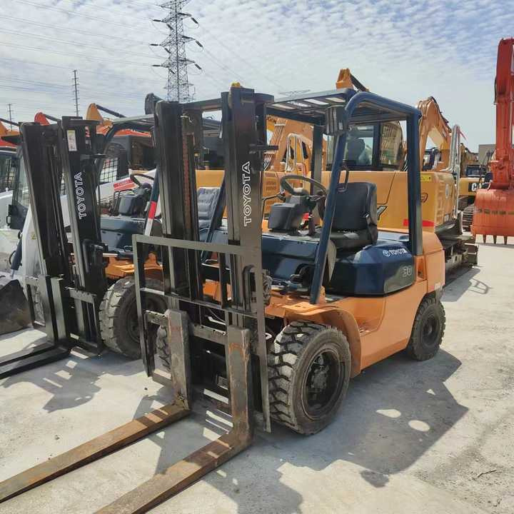 Secod Hand Japanese Brand Toyota 30 Forklift Mini 3 Ton Forklift with Good Performance and Less Working Time for Sale - Kahveltõstuk: pilt 4 Secod Hand Japanese Brand Toyota 30 Forklift Mini 3 Ton Forklift with Good Performance and Less Working Time for Sale - Kahveltõstuk: pilt 4