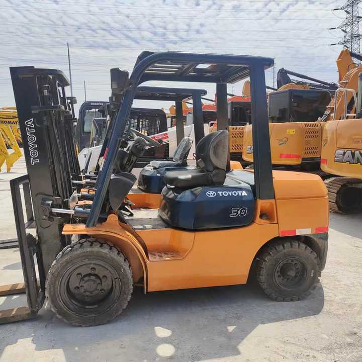 Secod Hand Japanese Brand Toyota 30 Forklift Mini 3 Ton Forklift with Good Performance and Less Working Time for Sale - Kahveltõstuk: pilt 3 Secod Hand Japanese Brand Toyota 30 Forklift Mini 3 Ton Forklift with Good Performance and Less Working Time for Sale - Kahveltõstuk: pilt 3
