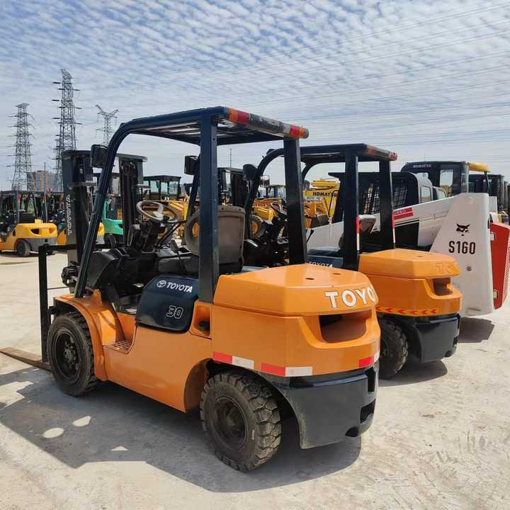 Kahveltõstuk Secod Hand Japanese Brand Toyota 30 Forklift  Mini  3 Ton Forklift with Good Performance and Less Working Time for Sale: pilt 1