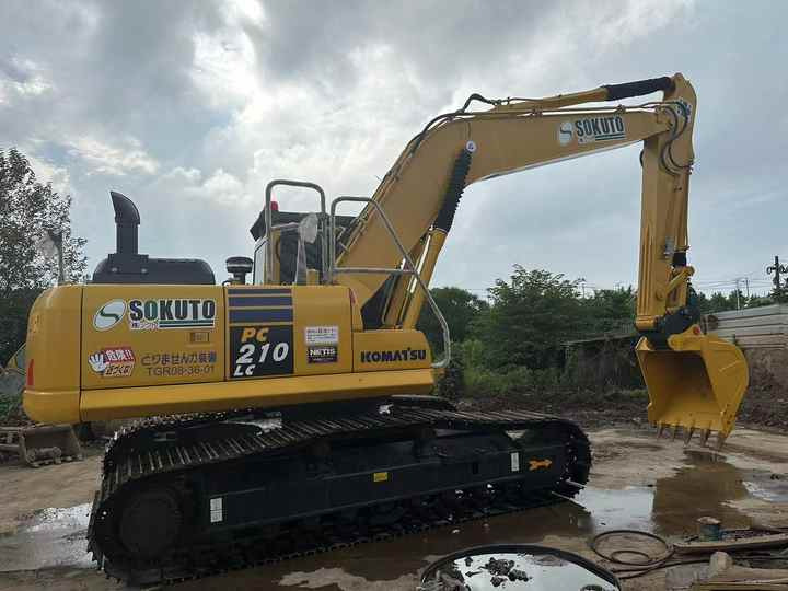 Second Hand Komatsu PC210-8 Excavator 21 Ton Crawler Excavator Japan Brand Low Price with Good Quality for SALE - Ekskavaator: pilt 2 Second Hand Komatsu PC210-8 Excavator 21 Ton Crawler Excavator Japan Brand Low Price with Good Quality for SALE - Ekskavaator: pilt 2