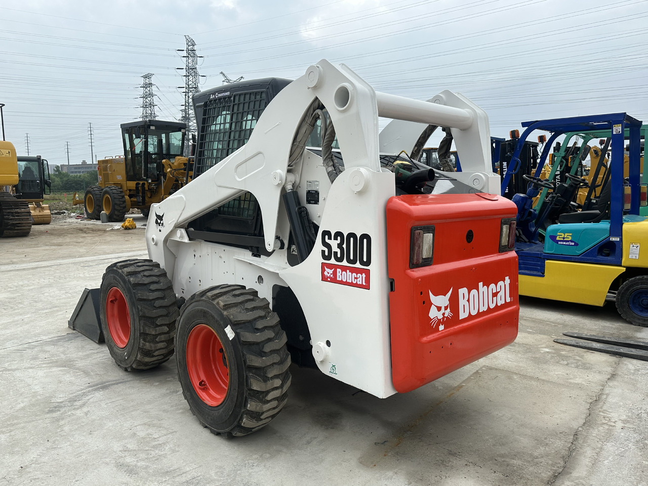Second hand Hot sale skid-steers Bobcat S300 - Kompaktlaadur: pilt 2 Second hand Hot sale skid-steers Bobcat S300 - Kompaktlaadur: pilt 2