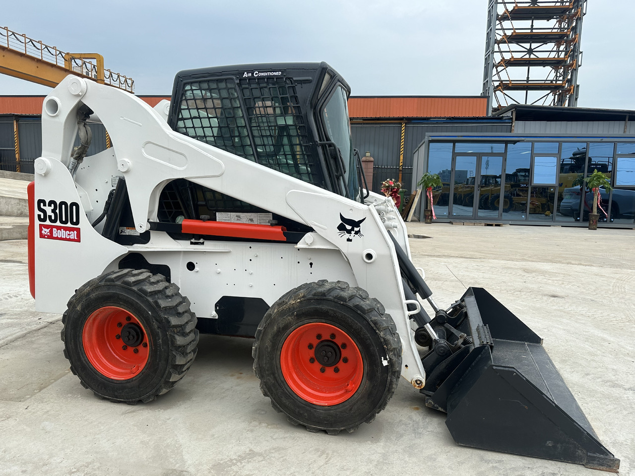 Second hand Hot sale skid-steers Bobcat S300 - Kompaktlaadur: pilt 4 Second hand Hot sale skid-steers Bobcat S300 - Kompaktlaadur: pilt 4