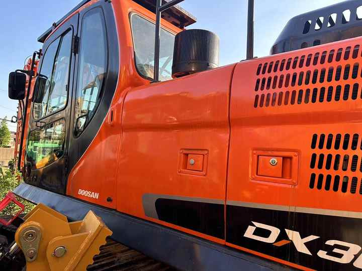 Used Digger DOOSAN DX300 Construction Machinery Construction Digger Used DOOSAN DX300 Cheap Excavator - Lintekskavaator: pilt 2 Used Digger DOOSAN DX300 Construction Machinery Construction Digger Used DOOSAN DX300 Cheap Excavator - Lintekskavaator: pilt 2