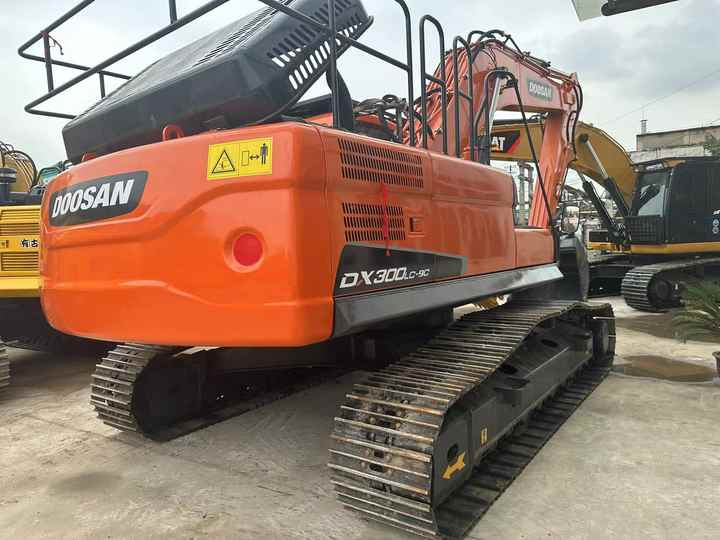 Used Digger DOOSAN DX300 Construction Machinery Construction Digger Used DOOSAN DX300 Cheap Excavator - Lintekskavaator: pilt 2 Used Digger DOOSAN DX300 Construction Machinery Construction Digger Used DOOSAN DX300 Cheap Excavator - Lintekskavaator: pilt 2