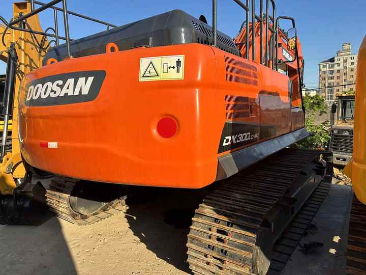 Used Digger DOOSAN DX300 Construction Machinery Construction Digger Used DOOSAN DX300 Cheap Excavator - Lintekskavaator: pilt 4 Used Digger DOOSAN DX300 Construction Machinery Construction Digger Used DOOSAN DX300 Cheap Excavator - Lintekskavaator: pilt 4