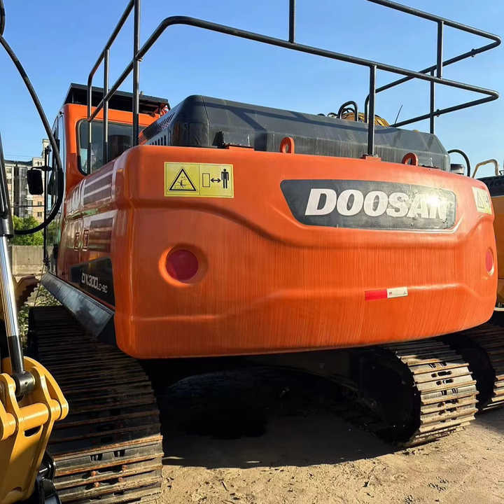 Used Digger DOOSAN DX300 Construction Machinery Construction Digger Used DOOSAN DX300 Cheap Excavator - Lintekskavaator: pilt 1 Used Digger DOOSAN DX300 Construction Machinery Construction Digger Used DOOSAN DX300 Cheap Excavator - Lintekskavaator: pilt 1