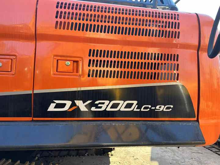 Used Digger DOOSAN DX300 Construction Machinery Construction Digger Used DOOSAN DX300 Cheap Excavator - Lintekskavaator: pilt 3 Used Digger DOOSAN DX300 Construction Machinery Construction Digger Used DOOSAN DX300 Cheap Excavator - Lintekskavaator: pilt 3