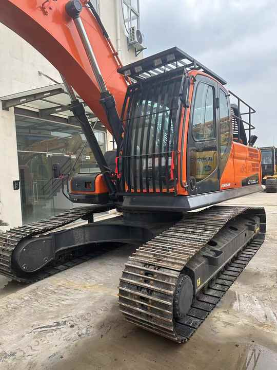 Used Digger DOOSAN DX300 Construction Machinery Construction Digger Used DOOSAN DX300 Cheap Excavator - Lintekskavaator: pilt 4 Used Digger DOOSAN DX300 Construction Machinery Construction Digger Used DOOSAN DX300 Cheap Excavator - Lintekskavaator: pilt 4