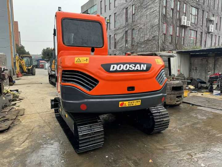 Used Digger DOOSAN DX75 Construction Machinery Construction Digger Used DOOSAN DX75 Cheap Excavator - Lintekskavaator: pilt 3 Used Digger DOOSAN DX75 Construction Machinery Construction Digger Used DOOSAN DX75 Cheap Excavator - Lintekskavaator: pilt 3