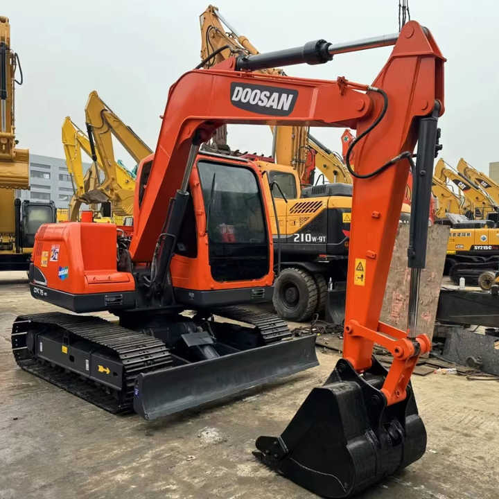 Used Digger DOOSAN DX75 Construction Machinery Construction Digger Used DOOSAN DX75 Cheap Excavator - Lintekskavaator: pilt 1 Used Digger DOOSAN DX75 Construction Machinery Construction Digger Used DOOSAN DX75 Cheap Excavator - Lintekskavaator: pilt 1