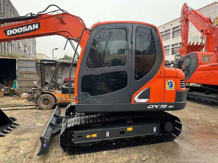 Used Digger DOOSAN DX75 Construction Machinery Construction Digger Used DOOSAN DX75 Cheap Excavator - Lintekskavaator: pilt 4 Used Digger DOOSAN DX75 Construction Machinery Construction Digger Used DOOSAN DX75 Cheap Excavator - Lintekskavaator: pilt 4