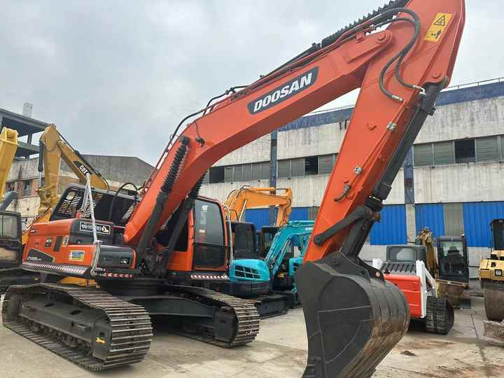 Used Excavator Doosan DX225LC-9 Excavators Mini Equipment Earth Moving Machinery Doosan Digger Excavator for Sale - Lintekskavaator: pilt 2 Used Excavator Doosan DX225LC-9 Excavators Mini Equipment Earth Moving Machinery Doosan Digger Excavator for Sale - Lintekskavaator: pilt 2