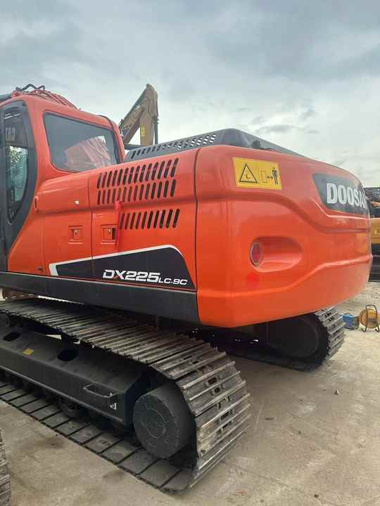 Used Excavator Doosan DX225LC-9 Excavators Mini Equipment Earth Moving Machinery Doosan Digger Excavator for Sale - Lintekskavaator: pilt 4 Used Excavator Doosan DX225LC-9 Excavators Mini Equipment Earth Moving Machinery Doosan Digger Excavator for Sale - Lintekskavaator: pilt 4