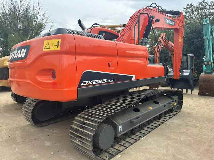 Used Excavator Doosan DX225LC-9 Excavators Mini Equipment Earth Moving Machinery Doosan Digger Excavator for Sale - Lintekskavaator: pilt 3 Used Excavator Doosan DX225LC-9 Excavators Mini Equipment Earth Moving Machinery Doosan Digger Excavator for Sale - Lintekskavaator: pilt 3