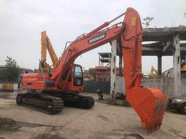 Used Excavator Doosan DX225LC Excavators Mini Equipment Earth Moving Machinery Doosan Digger Excavator for Sale - Lintekskavaator: pilt 4 Used Excavator Doosan DX225LC Excavators Mini Equipment Earth Moving Machinery Doosan Digger Excavator for Sale - Lintekskavaator: pilt 4