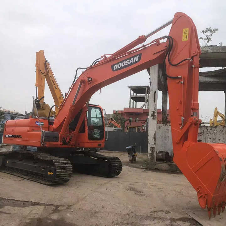 Used Excavator Doosan DX225LC Excavators Mini Equipment Earth Moving Machinery Doosan Digger Excavator for Sale - Lintekskavaator: pilt 3 Used Excavator Doosan DX225LC Excavators Mini Equipment Earth Moving Machinery Doosan Digger Excavator for Sale - Lintekskavaator: pilt 3