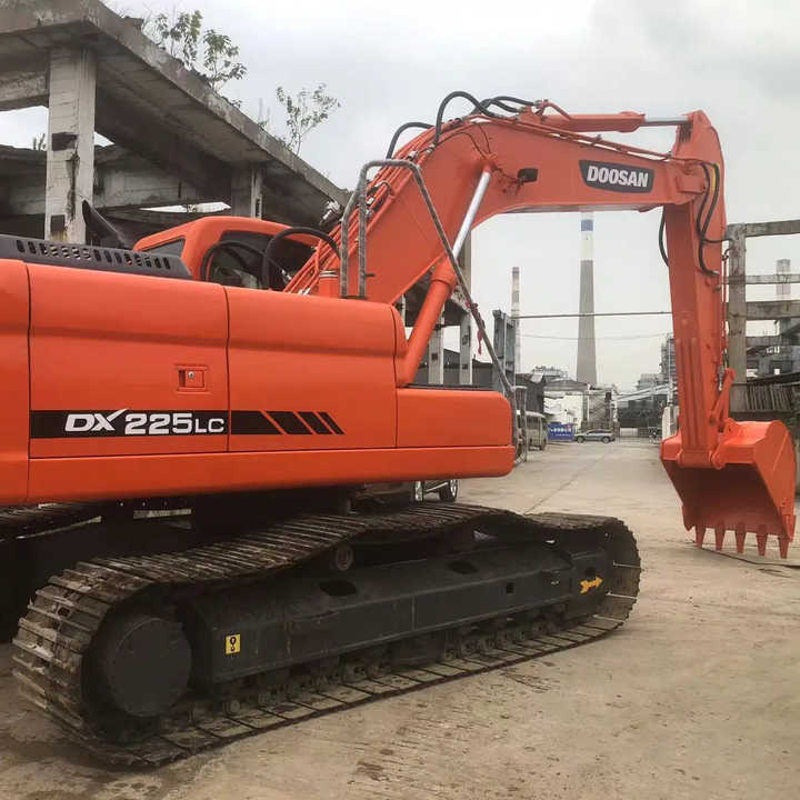 Used Excavator Doosan DX225LC Excavators Mini Equipment Earth Moving Machinery Doosan Digger Excavator for Sale - Lintekskavaator: pilt 1 Used Excavator Doosan DX225LC Excavators Mini Equipment Earth Moving Machinery Doosan Digger Excavator for Sale - Lintekskavaator: pilt 1