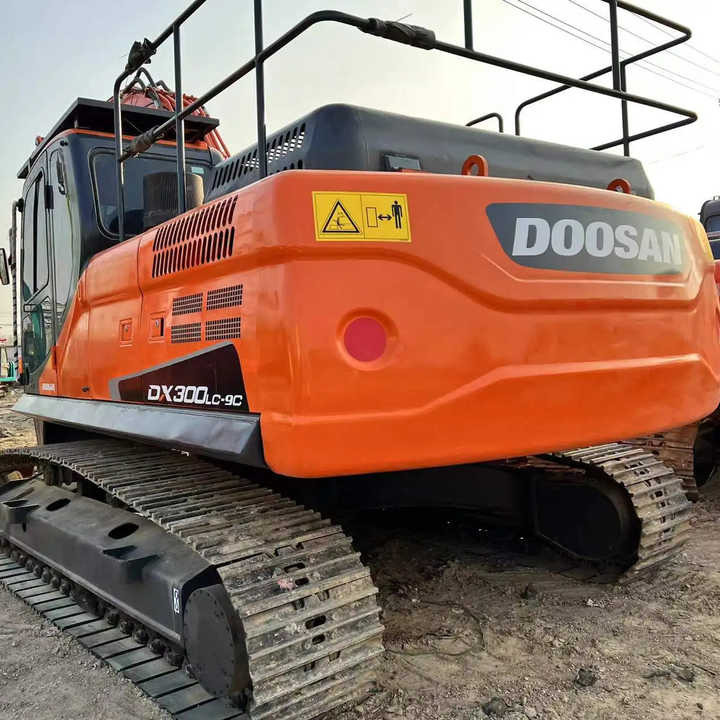 Used Excavator Doosan DX300 Excavators Mini Equipment Earth Moving Machinery Doosan Digger Excavator for Sale - Lintekskavaator: pilt 4 Used Excavator Doosan DX300 Excavators Mini Equipment Earth Moving Machinery Doosan Digger Excavator for Sale - Lintekskavaator: pilt 4