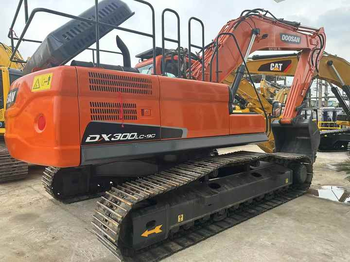 Used Excavator Doosan DX300 Excavators Mini Equipment Earth Moving Machinery Doosan Digger Excavator for Sale - Lintekskavaator: pilt 4 Used Excavator Doosan DX300 Excavators Mini Equipment Earth Moving Machinery Doosan Digger Excavator for Sale - Lintekskavaator: pilt 4