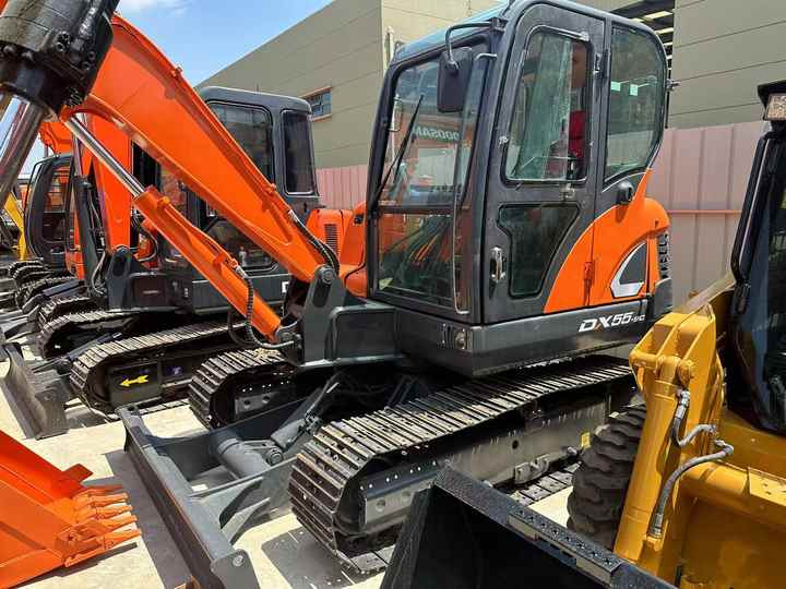 Used Excavator Doosan DX55 Excavators Mini Equipment Earth Moving Machinery Doosan Digger Excavator for Sale - Lintekskavaator: pilt 2 Used Excavator Doosan DX55 Excavators Mini Equipment Earth Moving Machinery Doosan Digger Excavator for Sale - Lintekskavaator: pilt 2