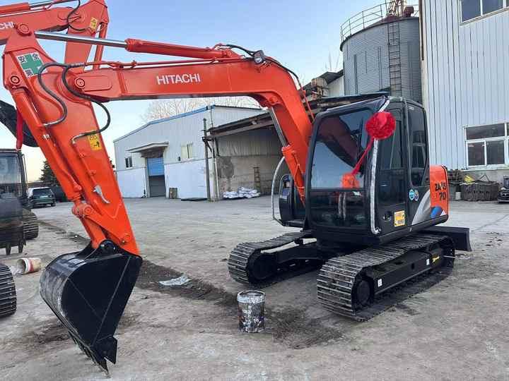 Used Excavator Good Quality Low Price Hitachi ZX70 Excavator in Good Condition for Sale - Lintekskavaator: pilt 5 Used Excavator Good Quality Low Price Hitachi ZX70 Excavator in Good Condition for Sale - Lintekskavaator: pilt 5