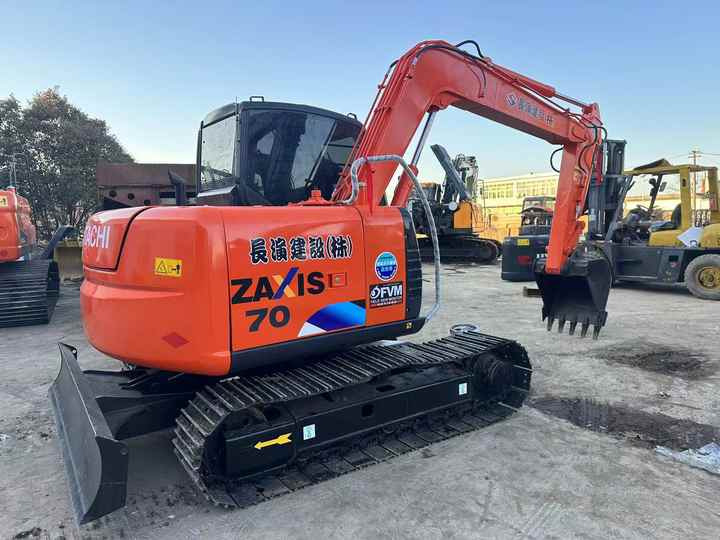 Used Excavator Good Quality Low Price Hitachi ZX70 Excavator in Good Condition for Sale - Lintekskavaator: pilt 3 Used Excavator Good Quality Low Price Hitachi ZX70 Excavator in Good Condition for Sale - Lintekskavaator: pilt 3