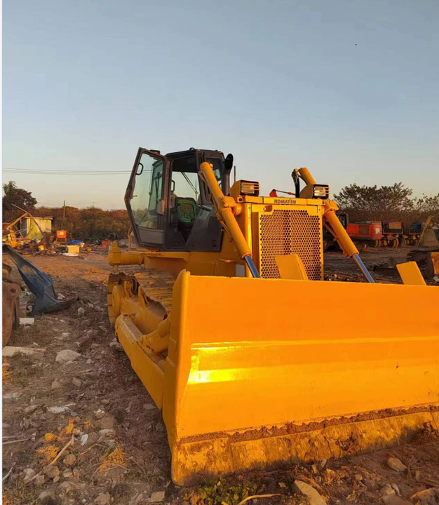 Used Famous Brand Komatsu D85 Bulldozer ,Used komatsu D85 Bulldozer in Cheaper Price and komatsu D85 for Sale - Buldooser: pilt 1 Used Famous Brand Komatsu D85 Bulldozer ,Used komatsu D85 Bulldozer in Cheaper Price and komatsu D85 for Sale - Buldooser: pilt 1