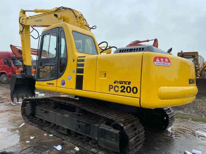 Used Good Quality Japan Original PC220-6 in Good Condition PC220-6 Komatsu - Lintekskavaator: pilt 2 Used Good Quality Japan Original PC220-6 in Good Condition PC220-6 Komatsu - Lintekskavaator: pilt 2