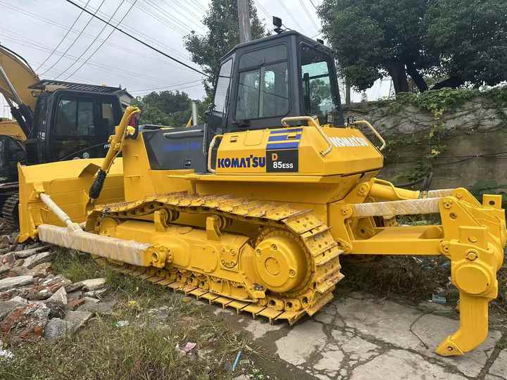 Used Japan Komatsu D85ESS Dozer with Ripper Komatsu D85 Crawler Bulldozer with Excellent Performance Low Price for Sale - Buldooser: pilt 3 Used Japan Komatsu D85ESS Dozer with Ripper Komatsu D85 Crawler Bulldozer with Excellent Performance Low Price for Sale - Buldooser: pilt 3