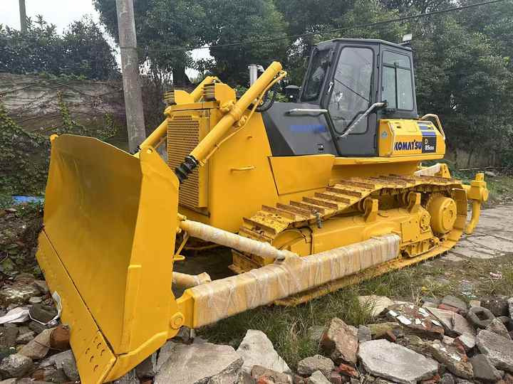 Used Japan Komatsu D85ESS Dozer with Ripper Komatsu D85 Crawler Bulldozer with Excellent Performance Low Price for Sale - Buldooser: pilt 2 Used Japan Komatsu D85ESS Dozer with Ripper Komatsu D85 Crawler Bulldozer with Excellent Performance Low Price for Sale - Buldooser: pilt 2