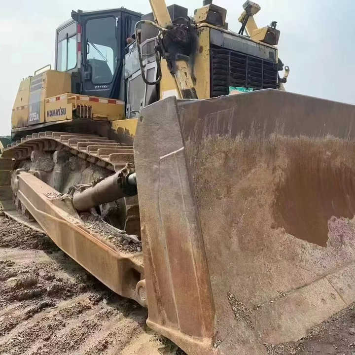 Used Large Komatsu 275 Bulldozer Komatsu D275A-5 Bulldozer Original Paint Strong Power in Very Good Condition Low Price for Sale - Buldooser: pilt 1 Used Large Komatsu 275 Bulldozer Komatsu D275A-5 Bulldozer Original Paint Strong Power in Very Good Condition Low Price for Sale - Buldooser: pilt 1