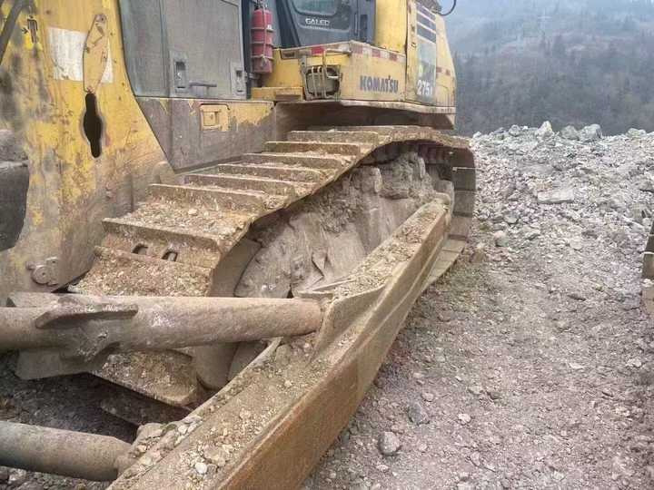 Used Large Komatsu 275 Bulldozer Komatsu D275A-5 Bulldozer Original Paint Strong Power in Very Good Condition Low Price for Sale - Buldooser: pilt 5 Used Large Komatsu 275 Bulldozer Komatsu D275A-5 Bulldozer Original Paint Strong Power in Very Good Condition Low Price for Sale - Buldooser: pilt 5