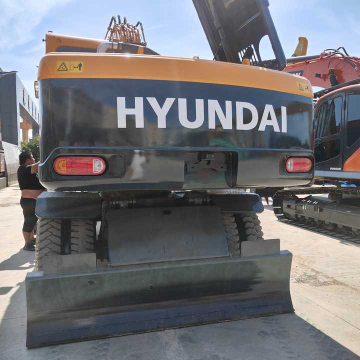Well-Maintained Hyundai 210-9Used Wheel Excavator Construction Machine | No Major Repairs | Price Negotiable - Ratastel ekskavaator: pilt 2 Well-Maintained Hyundai 210-9Used Wheel Excavator Construction Machine | No Major Repairs | Price Negotiable - Ratastel ekskavaator: pilt 2