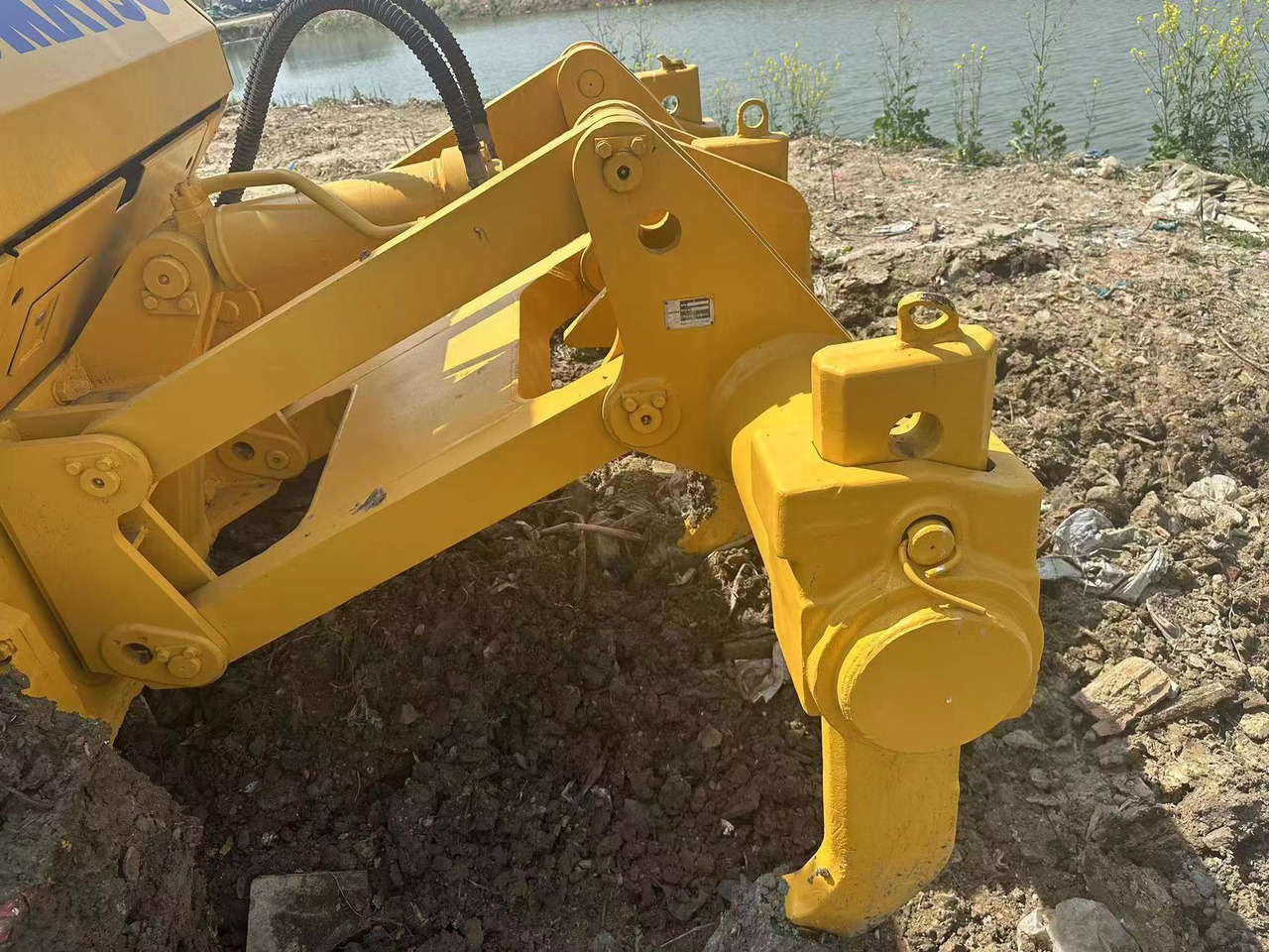 Used high quality bulldozer KOMATSU D85ESS - Buldooser: pilt 4 Used high quality bulldozer KOMATSU D85ESS - Buldooser: pilt 4