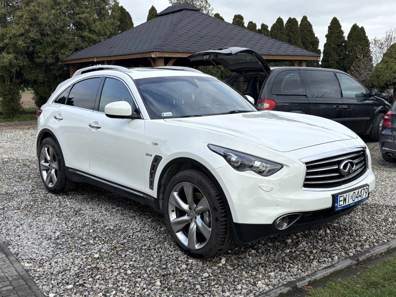 Infiniti QX70 FX30 Diesel V6 Euro6 - Maastur: pilt 3 Infiniti QX70 FX30 Diesel V6 Euro6 - Maastur: pilt 3