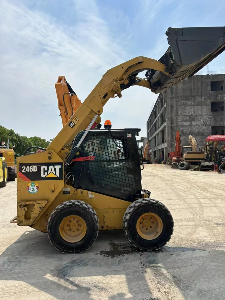 CATERPILLAR 246D - Kompaktlaadur: pilt 2 CATERPILLAR 246D - Kompaktlaadur: pilt 2