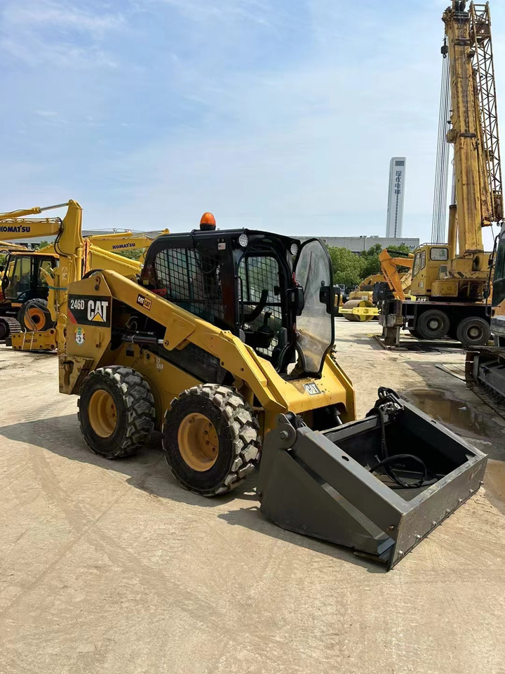 CATERPILLAR 246D - Kompaktlaadur: pilt 4 CATERPILLAR 246D - Kompaktlaadur: pilt 4