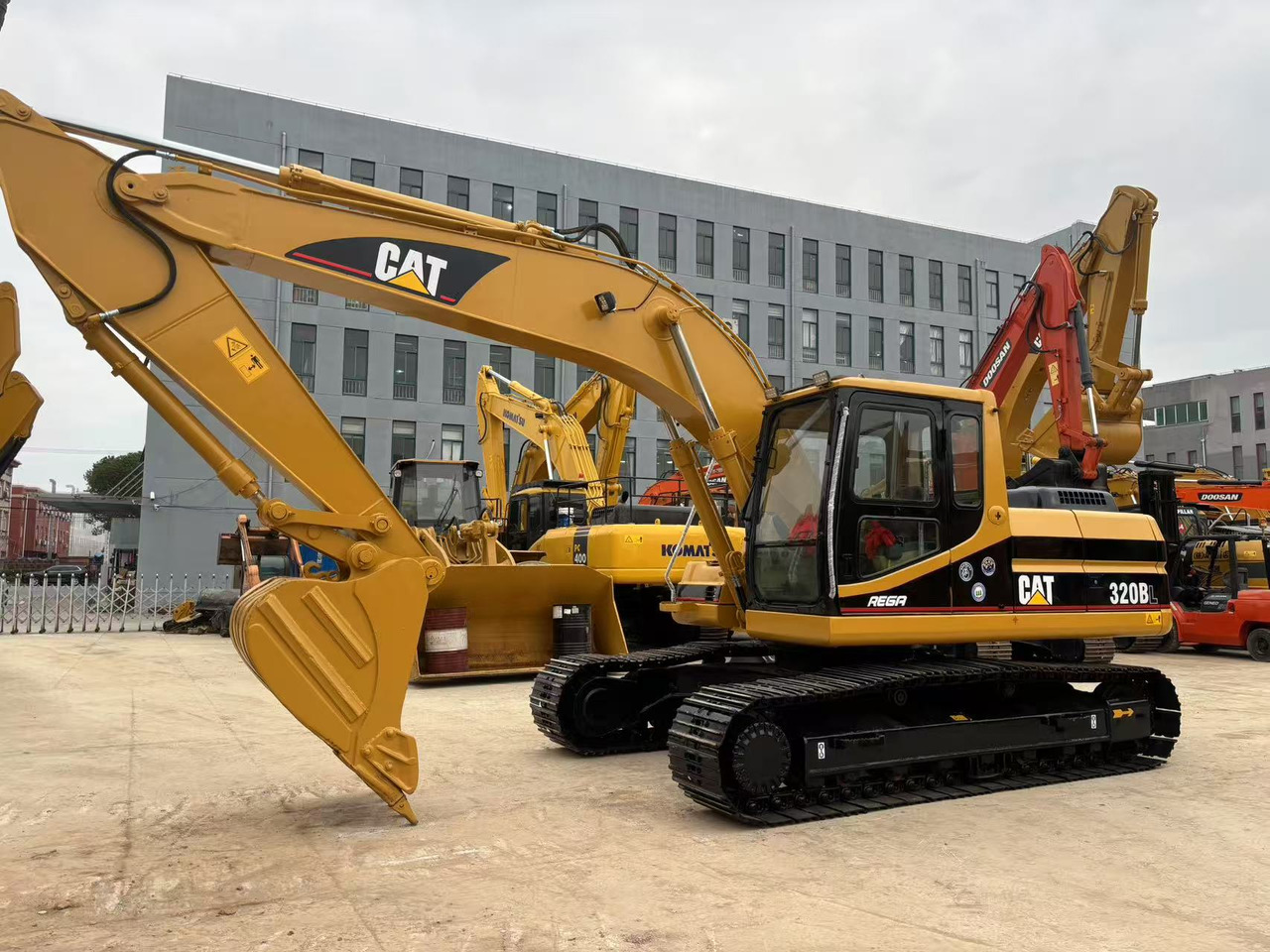 CATERPILLAR 320BL - Lintekskavaator: pilt 2 CATERPILLAR 320BL - Lintekskavaator: pilt 2