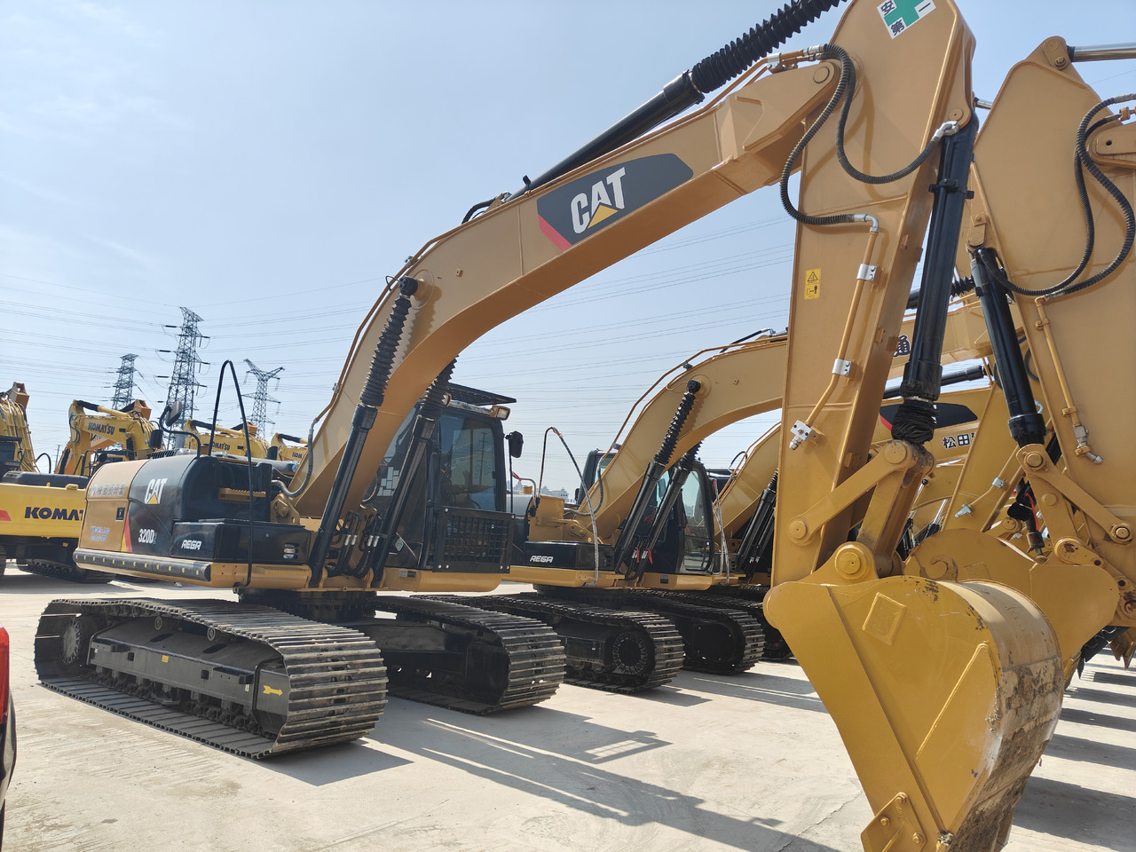 CATERPILLAR 320D2 - Lintekskavaator: pilt 1 CATERPILLAR 320D2 - Lintekskavaator: pilt 1