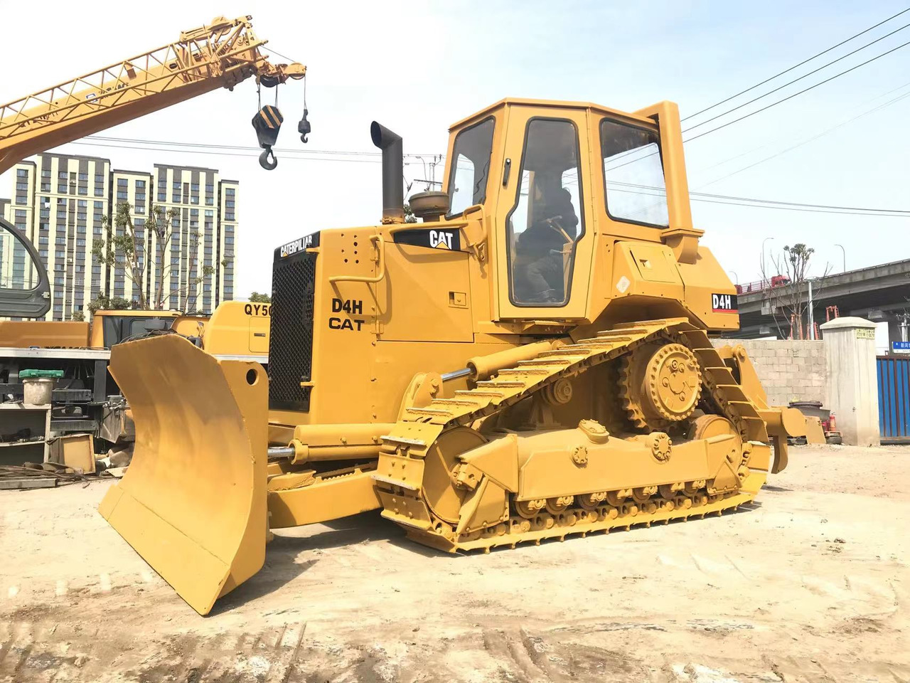 CATERPILLAR D4H - Buldooser: pilt 1 CATERPILLAR D4H - Buldooser: pilt 1