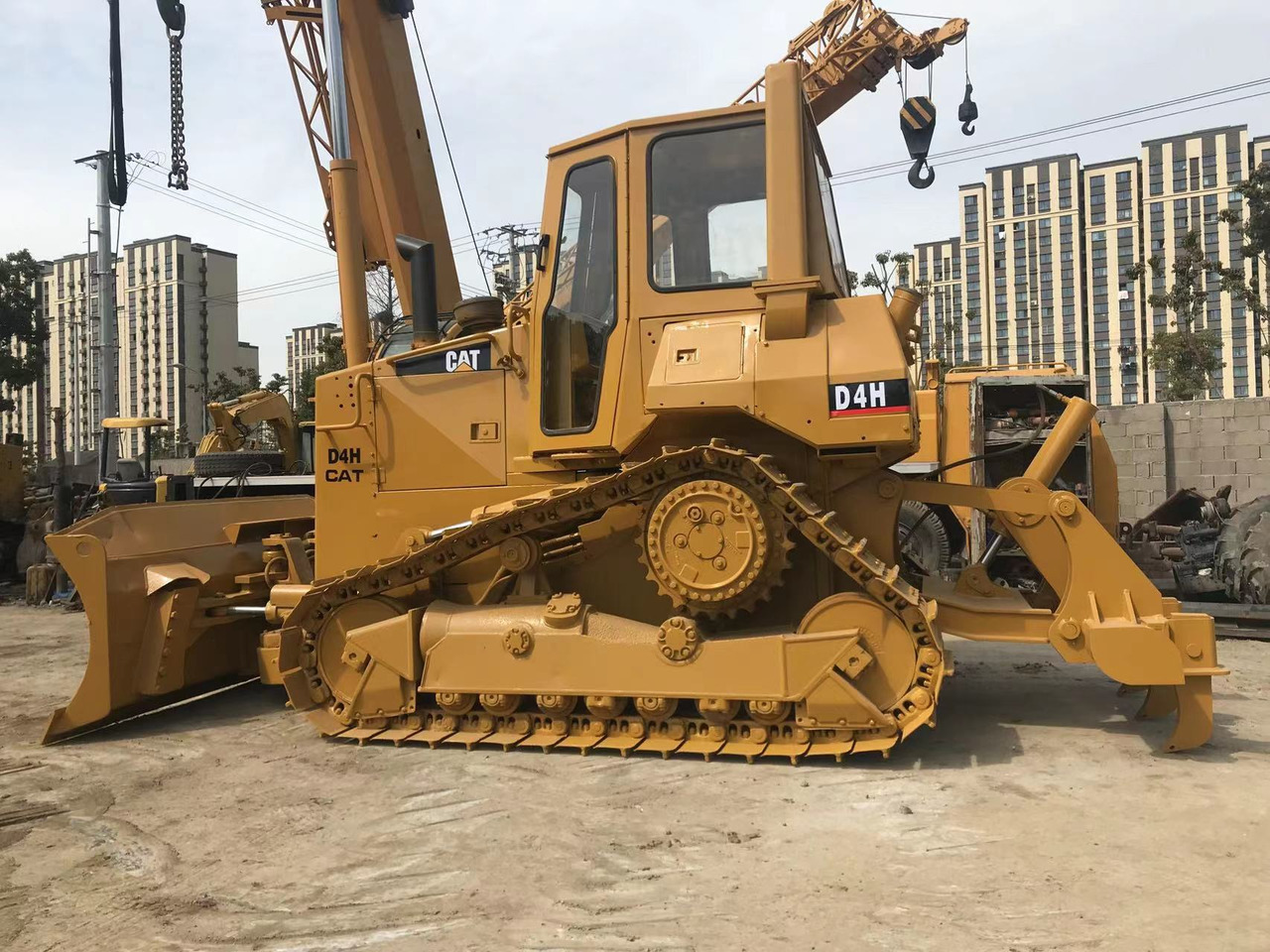 CATERPILLAR D4H - Buldooser: pilt 2 CATERPILLAR D4H - Buldooser: pilt 2