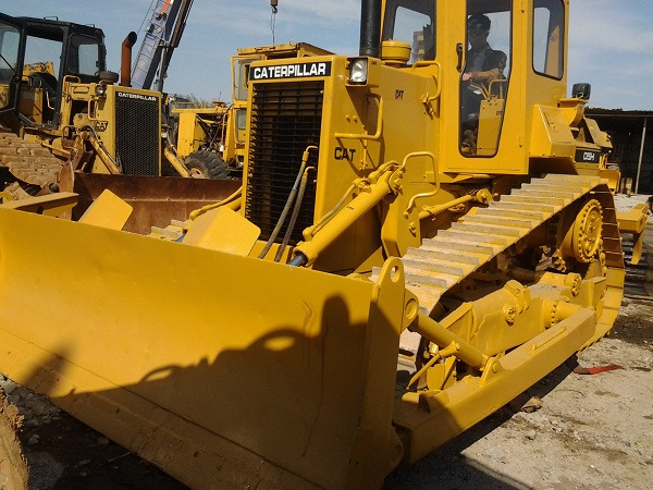 CATERPILLAR D5H - Buldooser: pilt 1 CATERPILLAR D5H - Buldooser: pilt 1