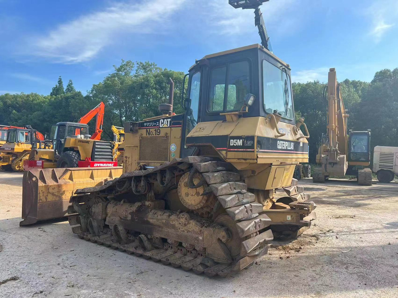 CATERPILLAR D5M - Buldooser: pilt 4 CATERPILLAR D5M - Buldooser: pilt 4