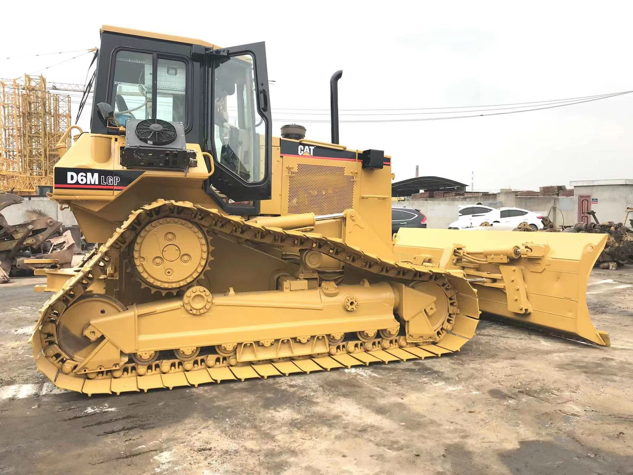 CATERPILLAR D6M - Buldooser: pilt 2 CATERPILLAR D6M - Buldooser: pilt 2