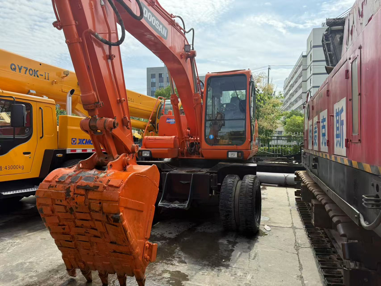 DOOSAN DH150W-7 - Ratastel ekskavaator: pilt 1 DOOSAN DH150W-7 - Ratastel ekskavaator: pilt 1