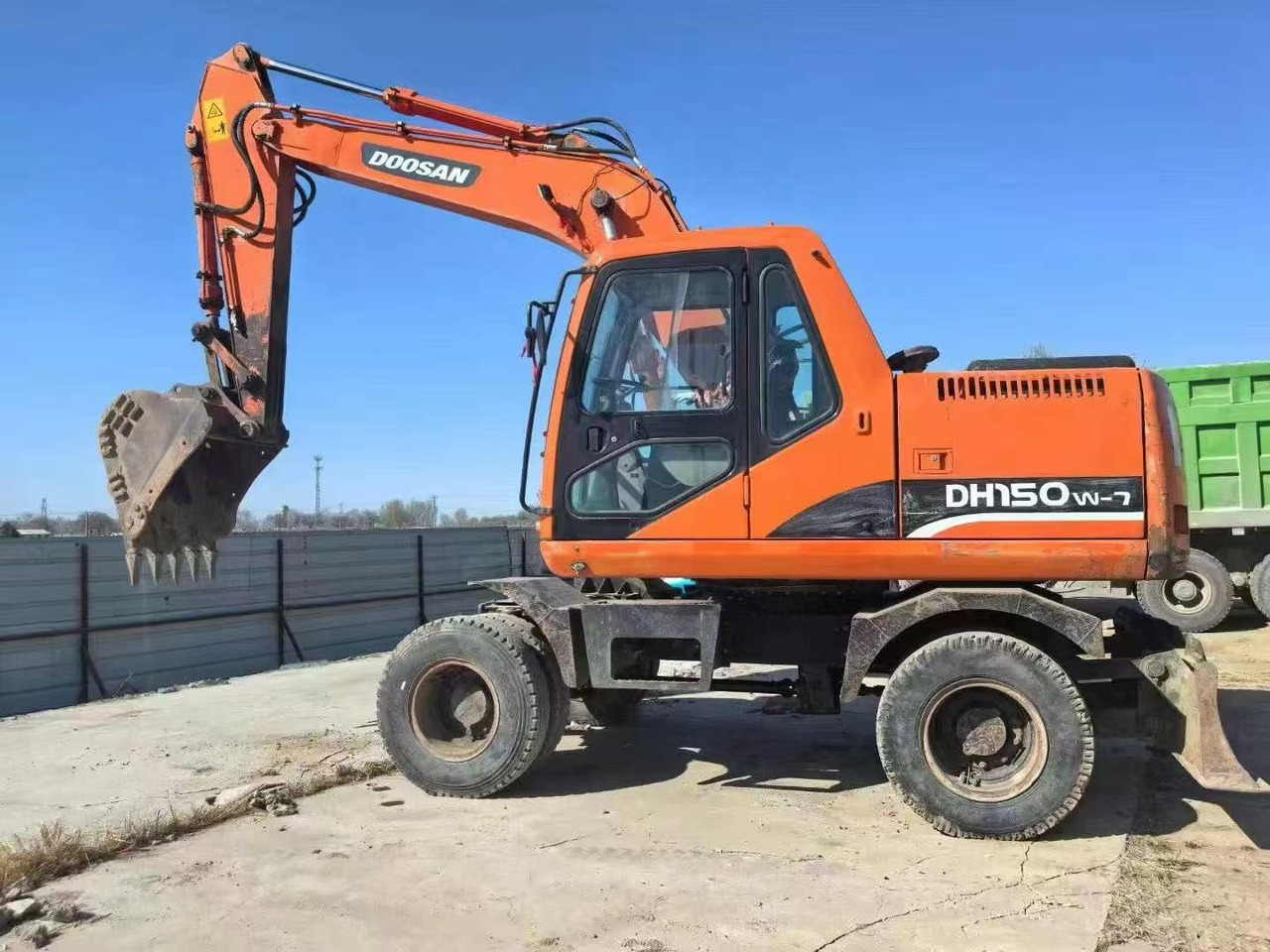 DOOSAN DH150W-7 - Ratastel ekskavaator: pilt 2 DOOSAN DH150W-7 - Ratastel ekskavaator: pilt 2