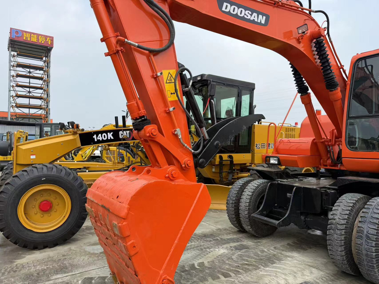 DOOSAN DH150W-7 - Ratastel ekskavaator: pilt 2 DOOSAN DH150W-7 - Ratastel ekskavaator: pilt 2