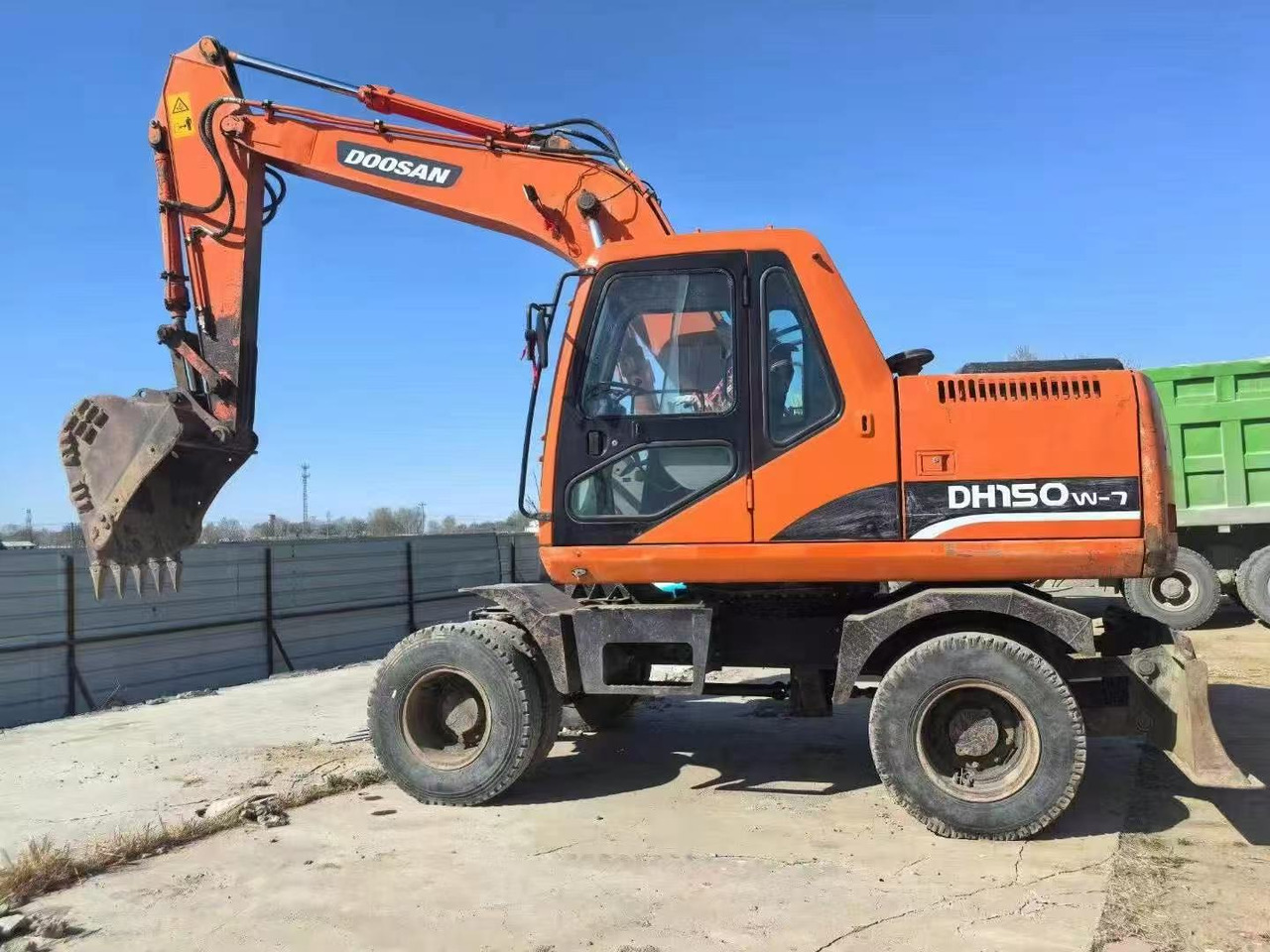 DOOSAN DH150W-7 - Ratastel ekskavaator: pilt 3 DOOSAN DH150W-7 - Ratastel ekskavaator: pilt 3