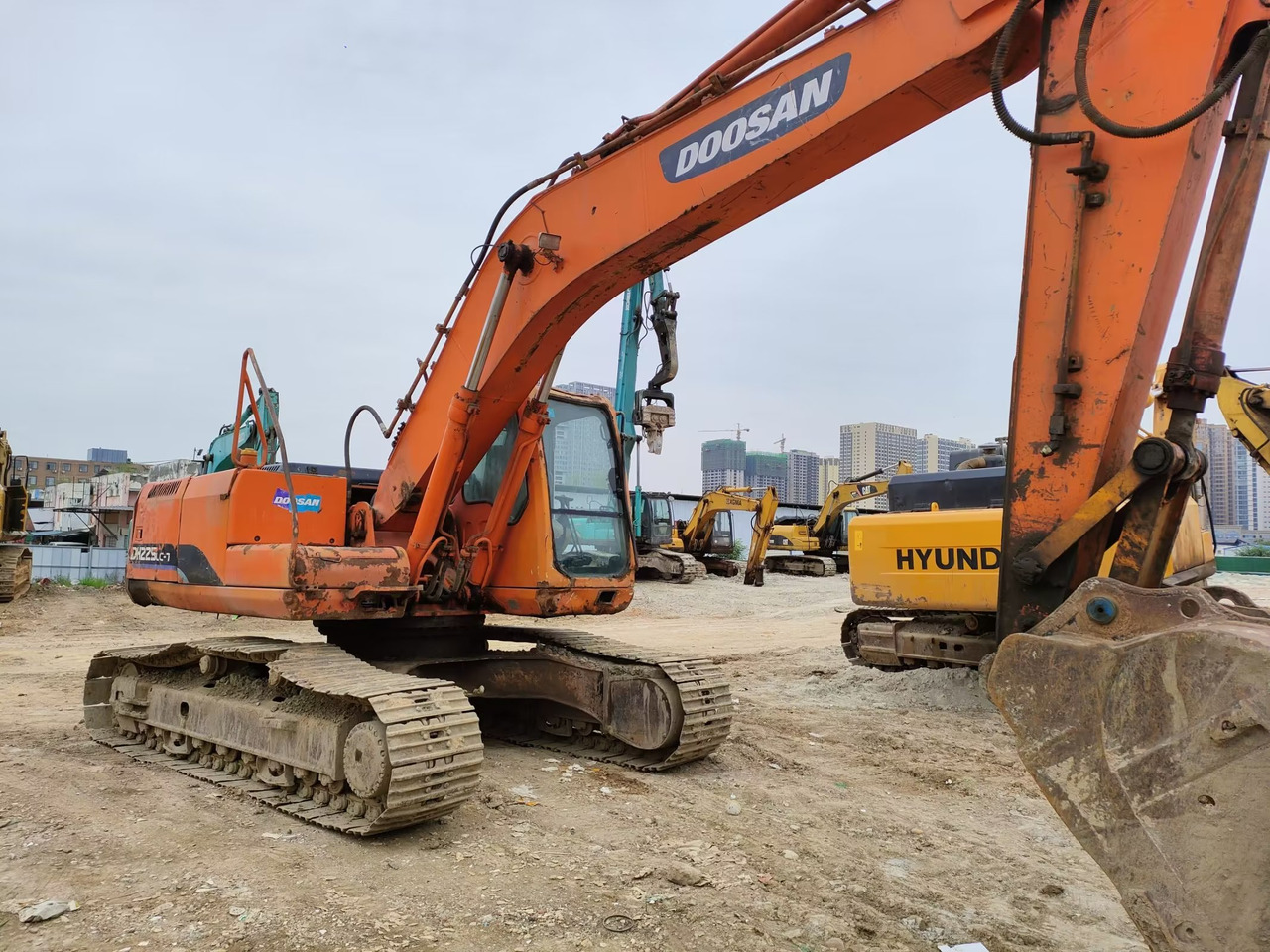 DOOSAN DH225LC-7 - Lintekskavaator: pilt 3 DOOSAN DH225LC-7 - Lintekskavaator: pilt 3